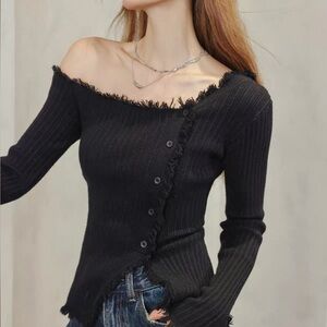 SOMESOWE Off-Shoulder Ribbed Knit Top sweaters with Asymmetrical Button Detail S